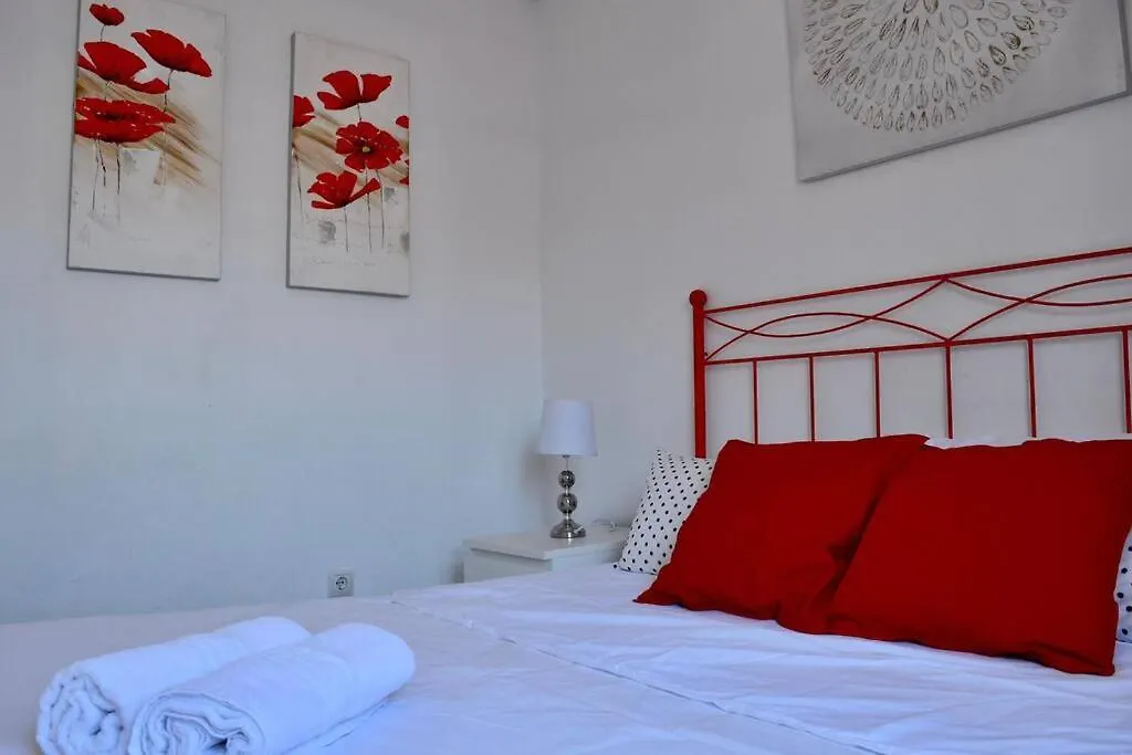 Apartamento La casa roja: luminoso ático con vistas Sevilla España